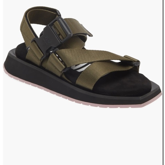 New in box Ganni Performance Webbing Strappy
Sport Sandal (Women)Grosgrain
Sz 39 - Picture 1 of 6